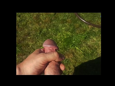 ❤️ O bunăciune fierbinte își face sex cu păsărica roz și ejaculează cu un squirt într-o grădină de vară ️ at porn ro.pornohammer.ru ﹏